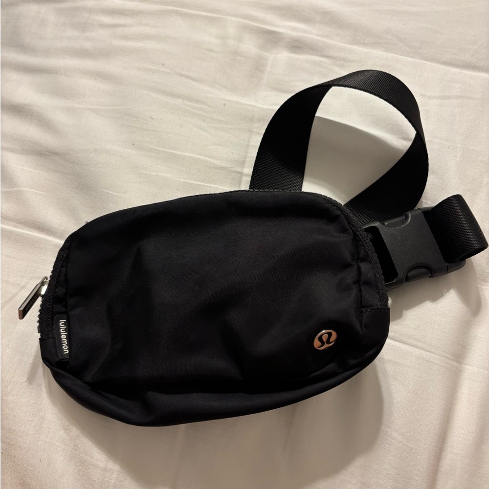 Lululemon Everywhere Belt Bag